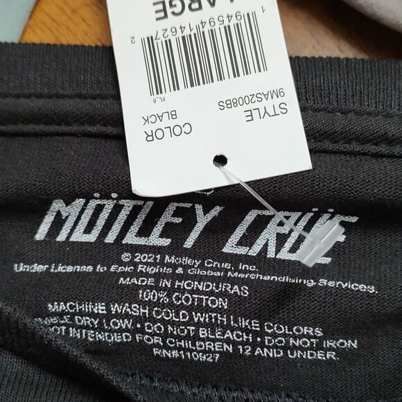 Motley Crue tshirt Shout at the Devil Sz L - Picture 3 of 4